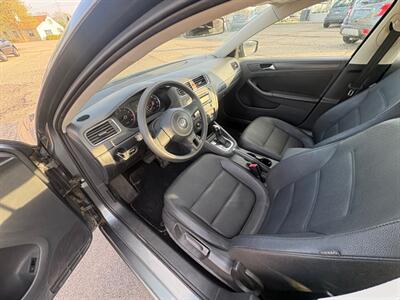 2012 Volkswagen Jetta SE PZEV   - Photo 5 - Newark, IL 60541