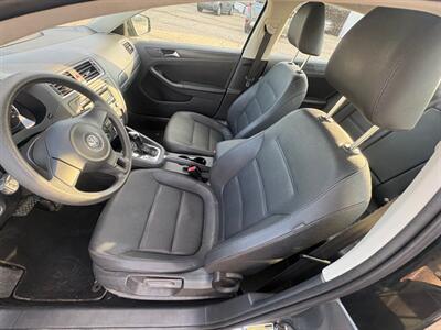 2012 Volkswagen Jetta SE PZEV   - Photo 6 - Newark, IL 60541