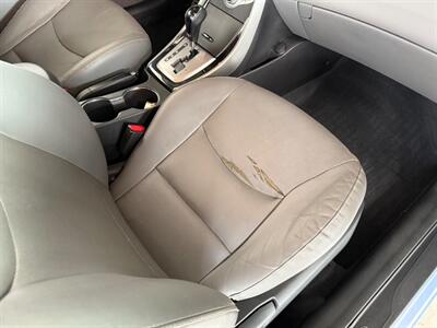 2013 Hyundai ELANTRA Coupe SE   - Photo 13 - Newark, IL 60541