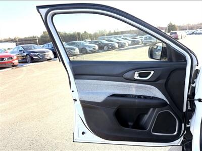 2022 Jeep Compass Latitude   - Photo 14 - Winston Salem, NC 27106