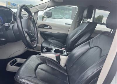 2018 Chrysler Pacifica Touring L Plus - Photo 12 - Winston Salem, NC 27106