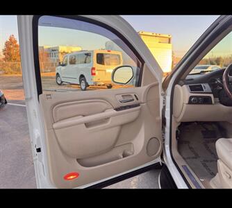 2014 Cadillac Escalade ESV Luxury - Photo 15 - Winston Salem, NC 27106