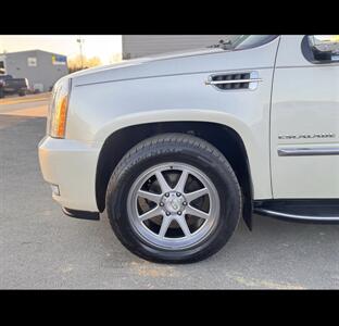 2014 Cadillac Escalade ESV Luxury - Photo 13 - Winston Salem, NC 27106