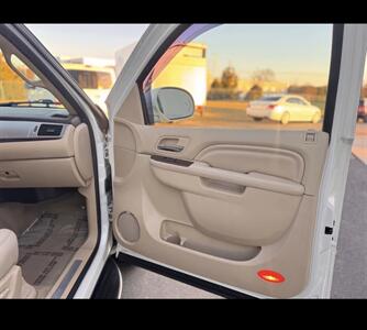 2014 Cadillac Escalade ESV Luxury - Photo 28 - Winston Salem, NC 27106