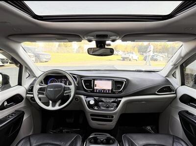 2020 Chrysler Pacifica Limited - Photo 2 - Winston Salem, NC 27106