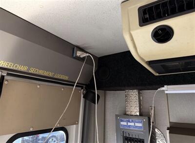 2009 Ford E-450 SD   - Photo 39 - Winston Salem, NC 27106