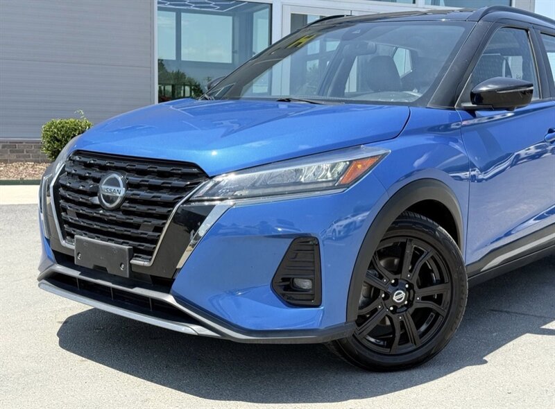 2021 Nissan Kicks SR  