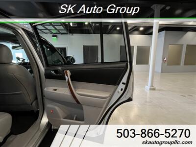 2011 Toyota Highlander Limited   - Photo 15 - Portland, OR 97214
