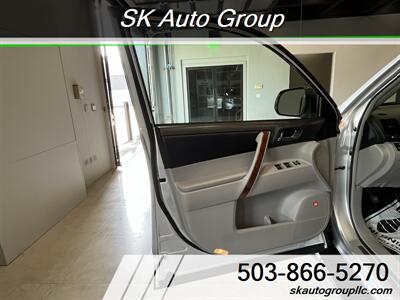 2011 Toyota Highlander Limited   - Photo 8 - Portland, OR 97214