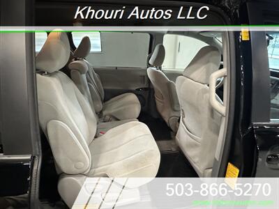 2014 Toyota Sienna LE Mobility 7-Passenger   - Photo 18 - Portland, OR 97214