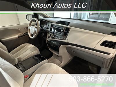 2014 Toyota Sienna LE Mobility 7-Passenger   - Photo 22 - Portland, OR 97214