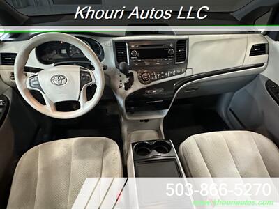 2014 Toyota Sienna LE Mobility 7-Passenger   - Photo 16 - Portland, OR 97214