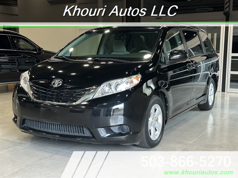 2014 Toyota Sienna LE Mobility 7-Passenger   - Photo 1 - Portland, OR 97214
