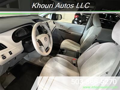 2014 Toyota Sienna LE Mobility 7-Passenger   - Photo 12 - Portland, OR 97214