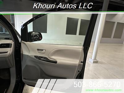 2014 Toyota Sienna LE Mobility 7-Passenger   - Photo 21 - Portland, OR 97214