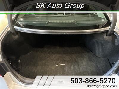 2011 Lexus ES 350   - Photo 26 - Portland, OR 97214