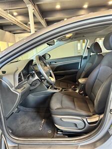 2019 Hyundai ELANTRA SE   - Photo 10 - Portland, OR 97214