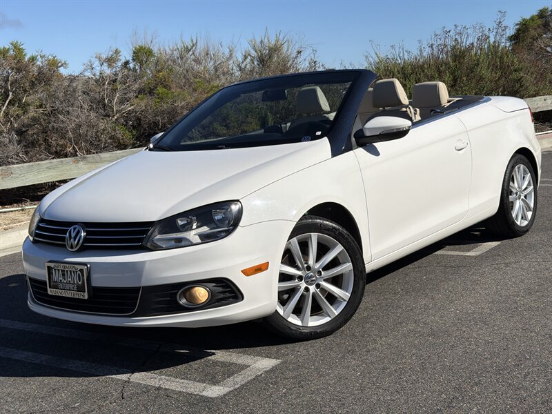 Candy White 2013 Volkswagen Eos Komfort SULEV Convertible Front-Wheel Drive 6-Speed Automatic