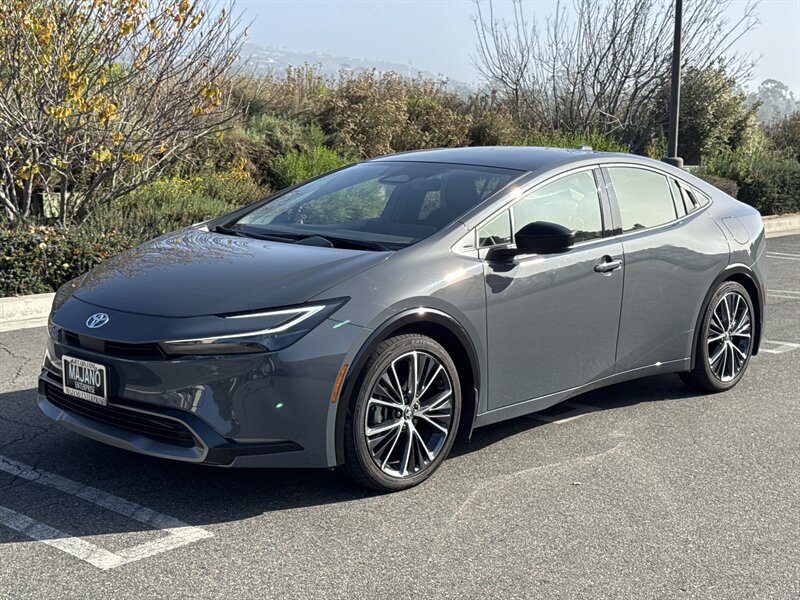 2024 Toyota Prius XLE's photo