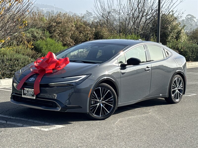 2024 Toyota Prius XLE's photo