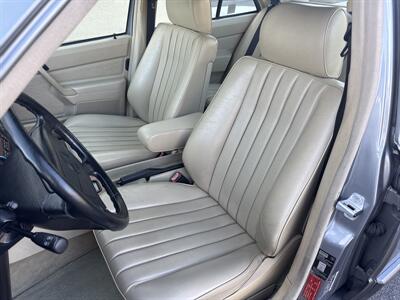 1992 Mercedes-Benz 190 E 2.6   - Photo 14 - San Juan Capistrano, CA 92675