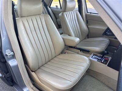 1992 Mercedes-Benz 190 E 2.6   - Photo 15 - San Juan Capistrano, CA 92675