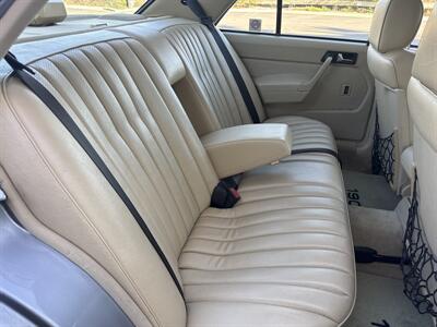 1992 Mercedes-Benz 190 E 2.6   - Photo 17 - San Juan Capistrano, CA 92675