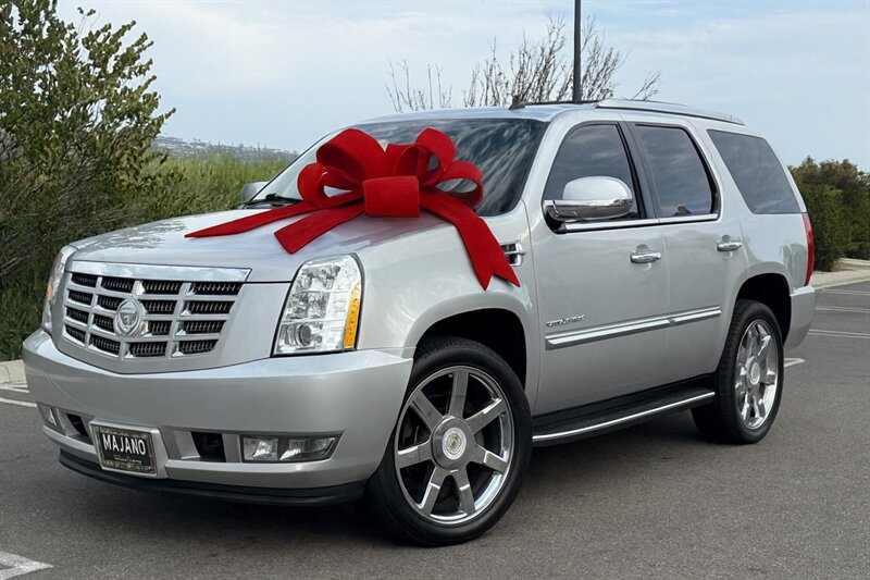2011 Cadillac Escalade Luxury  