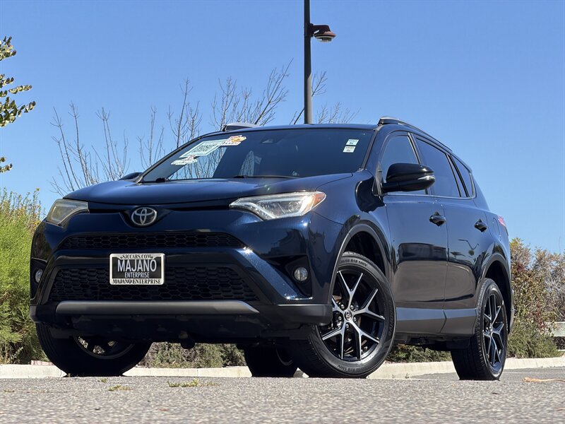 2018 Toyota RAV4 SE  