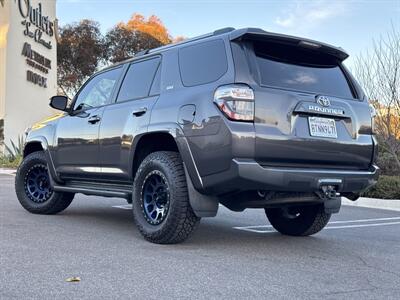 2019 Toyota 4Runner SR5  4X4 - Photo 5 - San Juan Capistrano, CA 92675