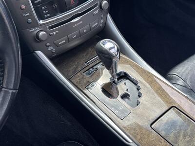 2012 Lexus IS 350C   - Photo 26 - San Clemente, CA 92672