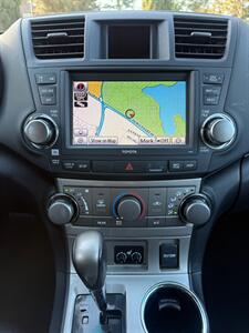 2012 Toyota Highlander SE AWD   - Photo 12 - Fremont, CA 94536