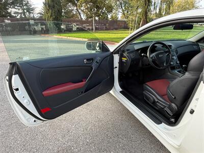 2012 Hyundai Genesis Coupe 2.0T R-Spec Manual - Photo 14 - Fremont, CA 94536