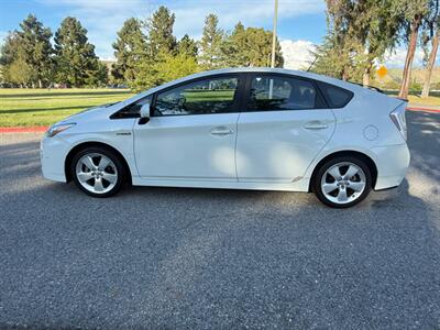 2010 Toyota Prius V   - Photo 8 - Fremont, CA 94536