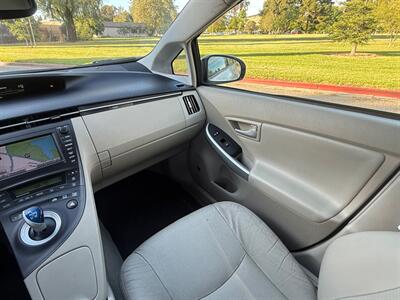 2010 Toyota Prius V   - Photo 11 - Fremont, CA 94536