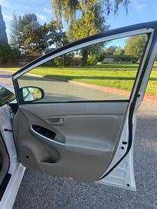 2010 Toyota Prius V   - Photo 16 - Fremont, CA 94536