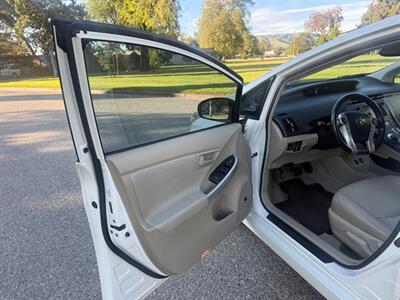 2010 Toyota Prius V   - Photo 15 - Fremont, CA 94536