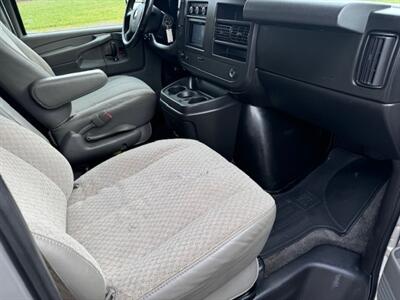 2010 Chevrolet Express LT 1500  A.W.D 8 PASSENGER - Photo 17 - Molalla, OR 97038