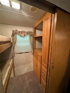 2004 Holiday Rambler Savoy 30BHS   - Photo 13 - Molalla, OR 97038