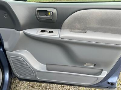 2002 Toyota Sienna CE 1 OWNER YES FINANCING IS AVAILABLE!!!! - Photo 12 - Molalla, OR 97038
