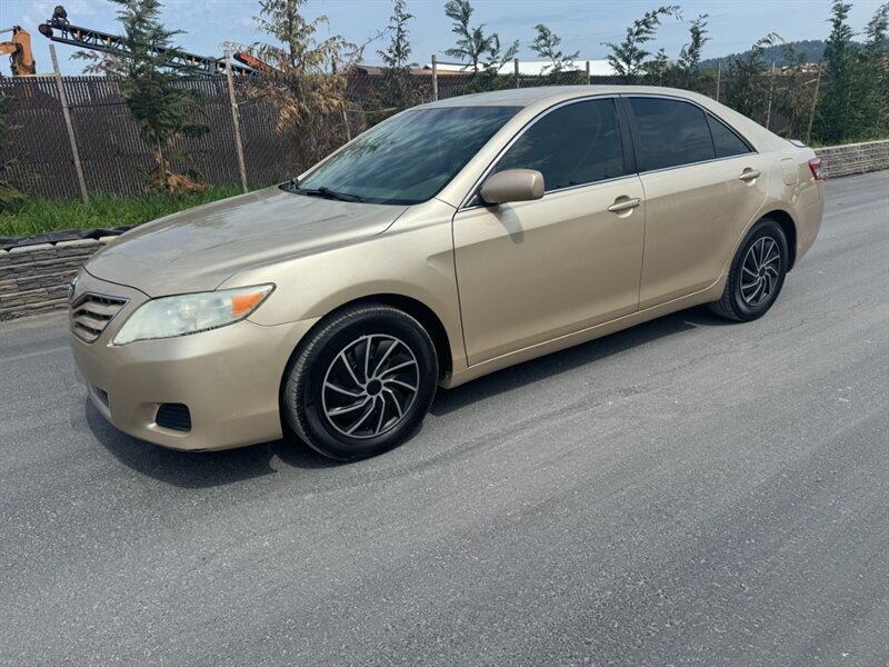 2010 Toyota Camry LE   - Photo 1 - Molalla, OR 97038