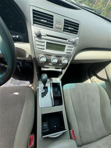 2010 Toyota Camry LE   - Photo 11 - Molalla, OR 97038