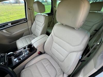 2015 Volkswagen Touareg TDI Sport  A.W.D. YES FINANCING IS AVAILABLE!!!! - Photo 13 - Molalla, OR 97038