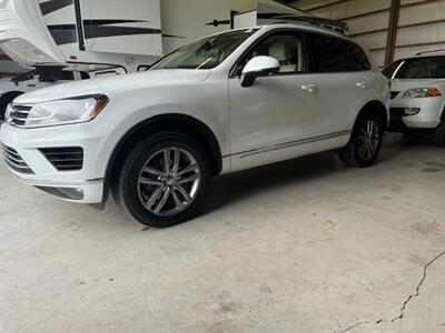 2015 Volkswagen Touareg TDI Sport  A.W.D. YES FINANCING IS AVAILABLE!!!! - Photo 2 - Molalla, OR 97038