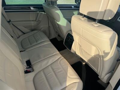 2015 Volkswagen Touareg TDI Sport  A.W.D. YES FINANCING IS AVAILABLE!!!! - Photo 18 - Molalla, OR 97038