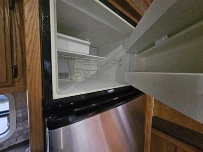 2006 Forest River Cedar Creek Daydreamer 37RLTSD   - Photo 9 - Molalla, OR 97038