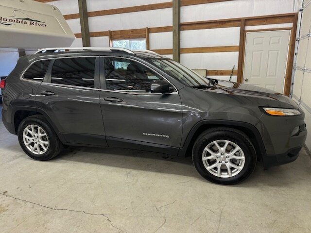 2015 Jeep Cherokee Latitude  4.w.d.only 96,000 miles