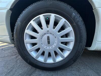 2004 Lincoln Town Car Ultimate - Photo 9 - San Leandro, CA 94578