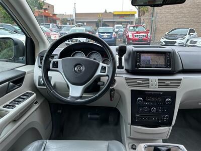 2010 Volkswagen Routan SEL Premium   - Photo 17 - San Leandro, CA 94578