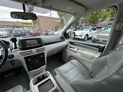 2010 Volkswagen Routan SEL Premium   - Photo 16 - San Leandro, CA 94578